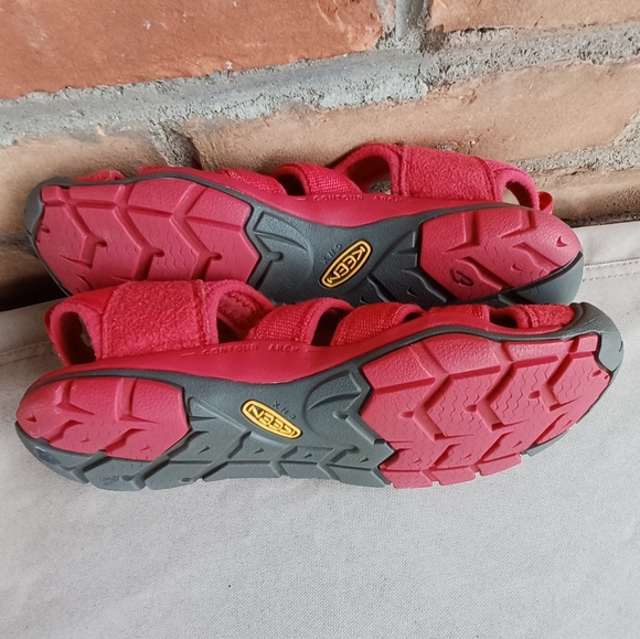 Keen Hot Coral Clearwater CNX Sandals - Women's Size 7 - Picture 4 of 9